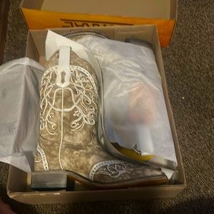 Women’s Corral western boots.